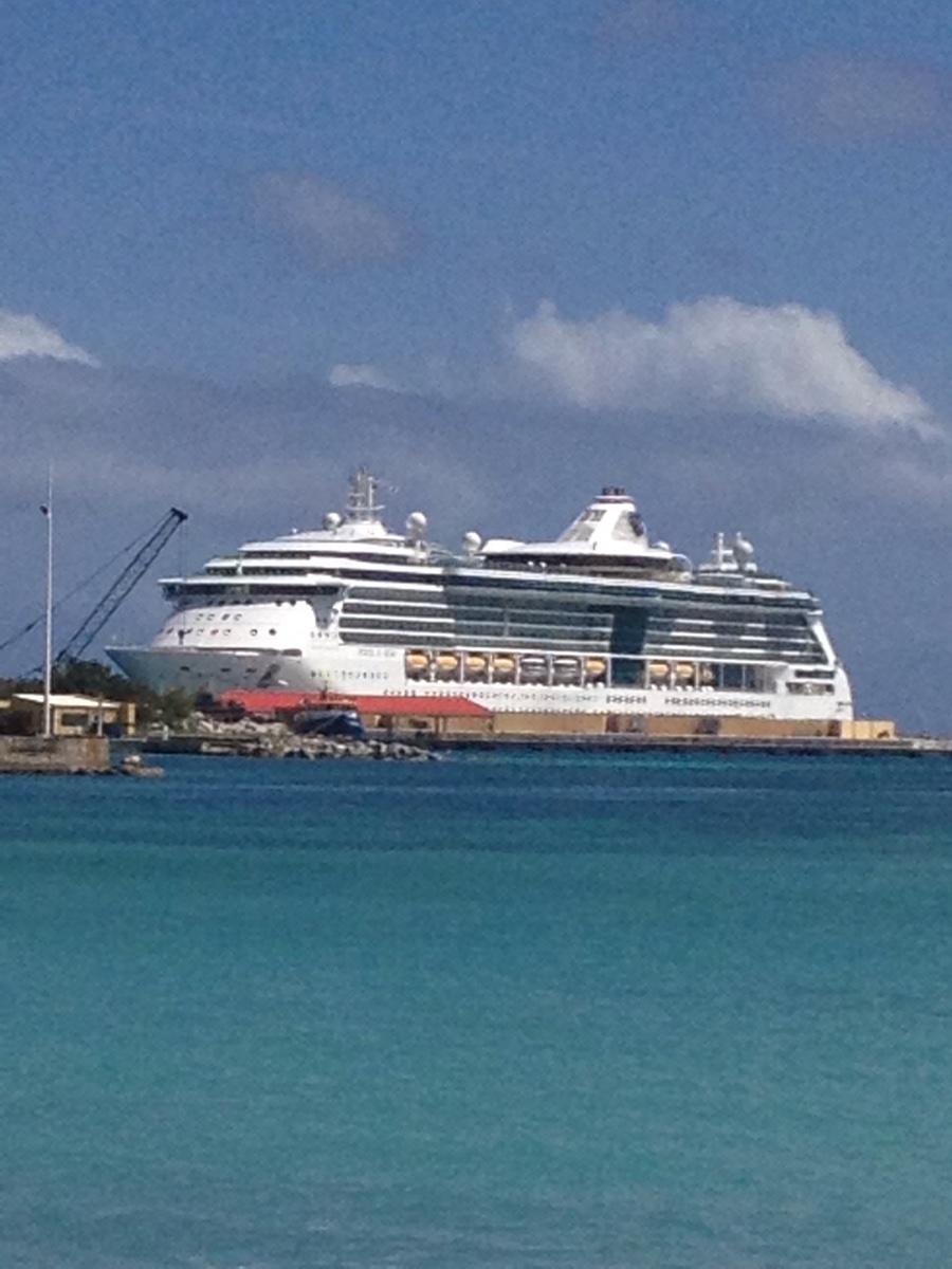 Jewel of the Seas Cruise Ship - Reviews and Photos - Cruiseline.com