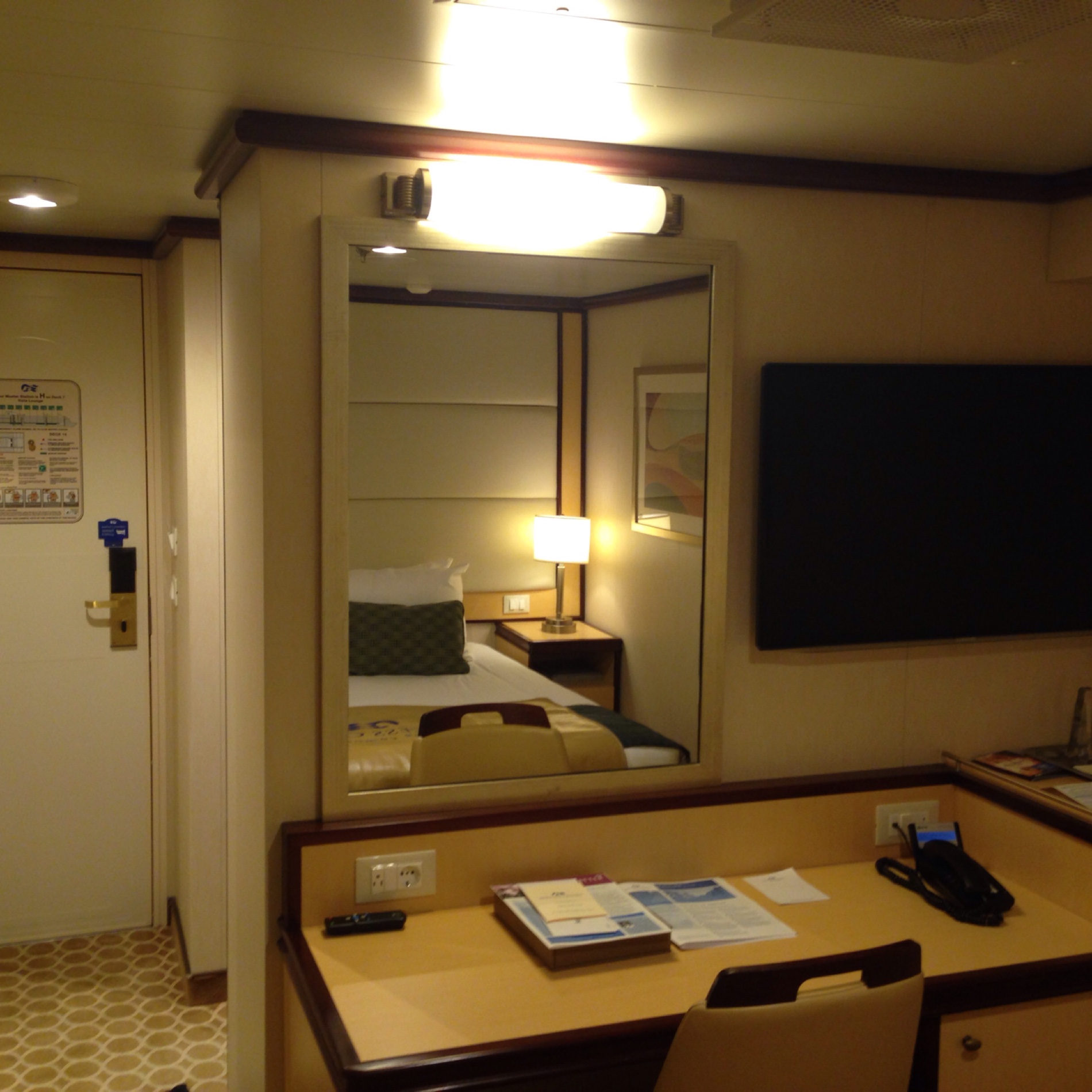 Interior Stateroom, Cabin Category ID, Royal Princess