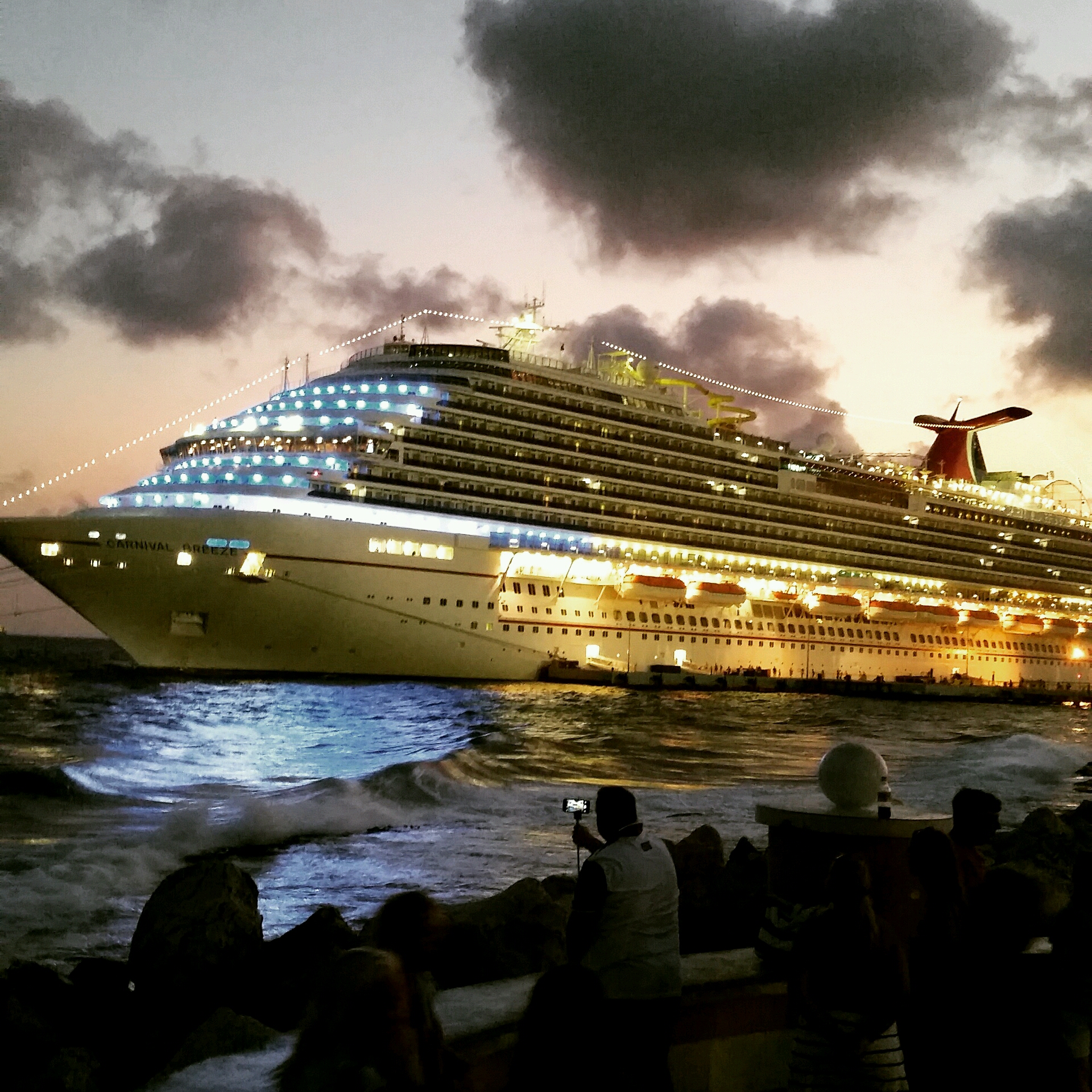 cruise ship carnival breeze