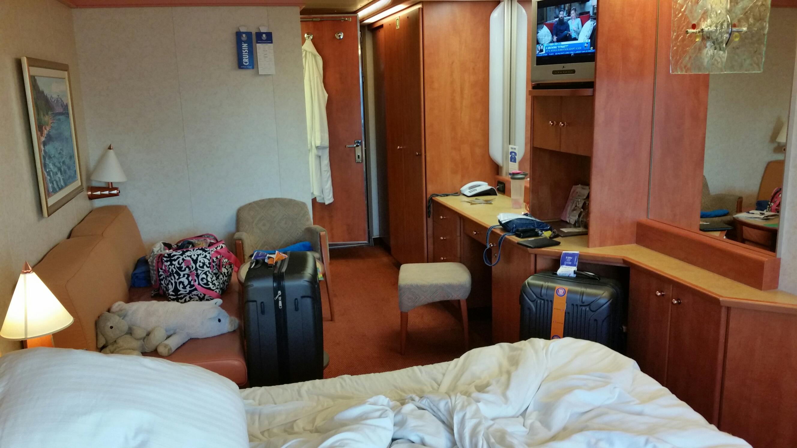 cruise ship room for 6