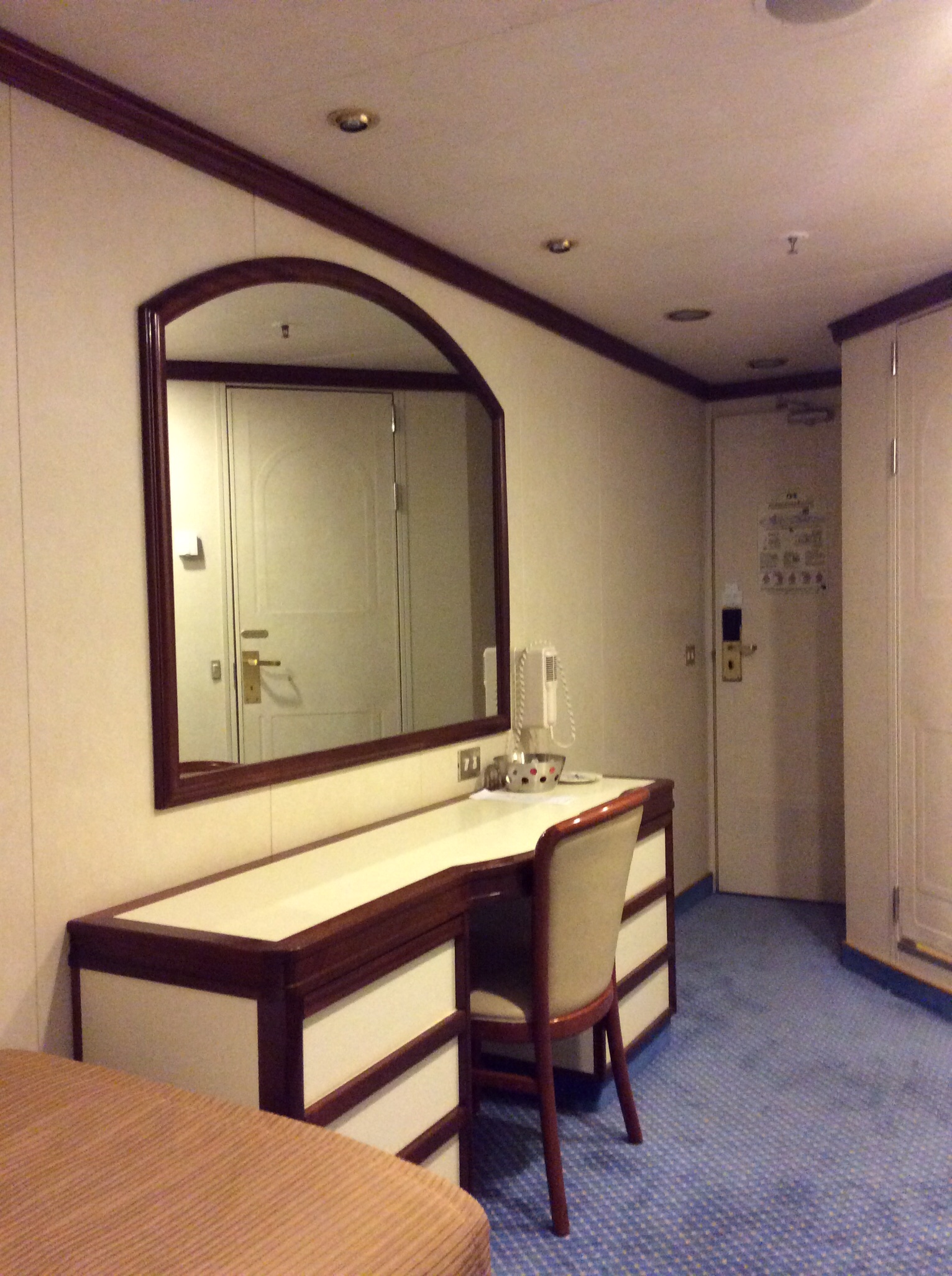 Interior Stateroom Cabin Category IC Sun Princess interior-stateroom-cabin-category-ic-sun-princess