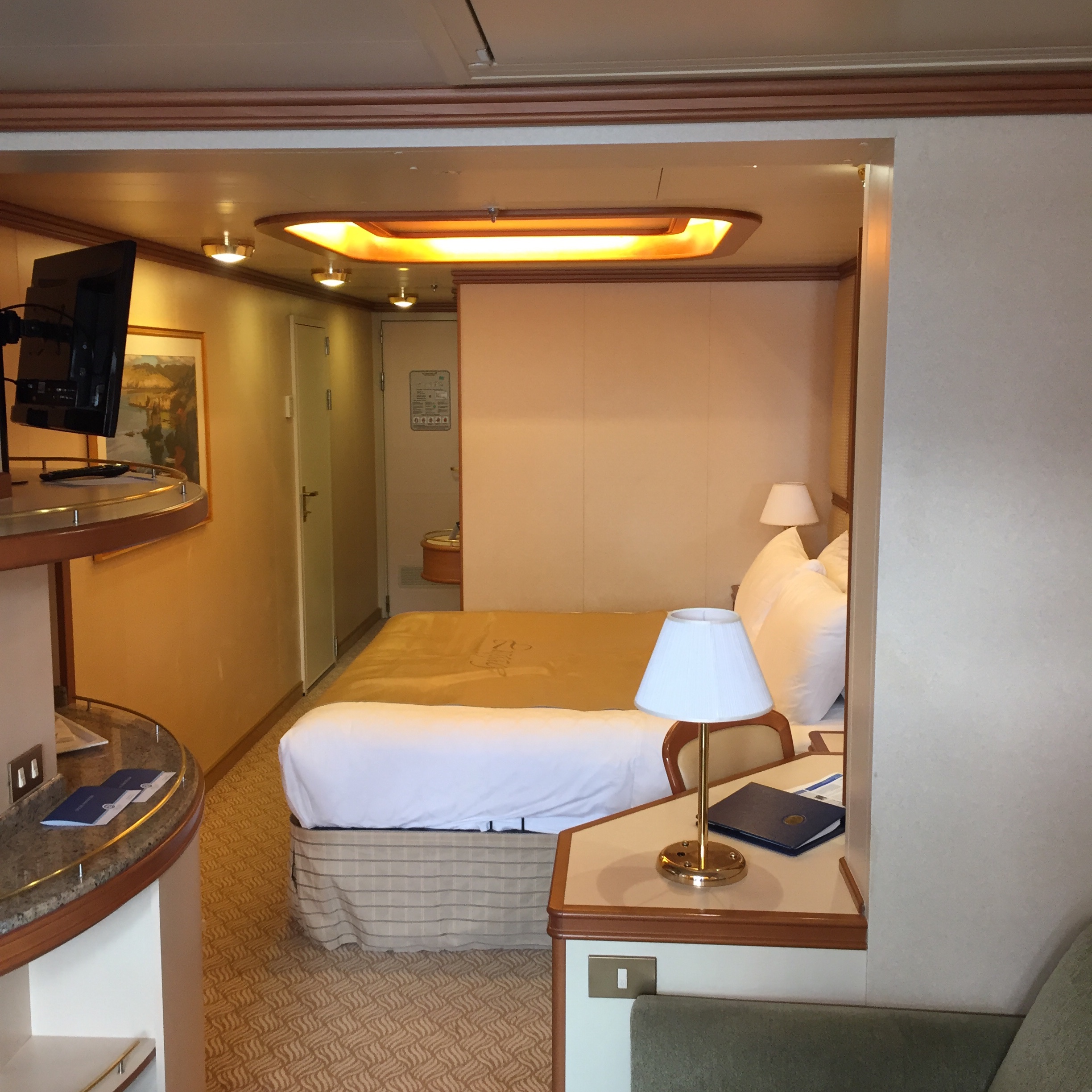 Mini-Suite, Cabin Category MD, Emerald Princess