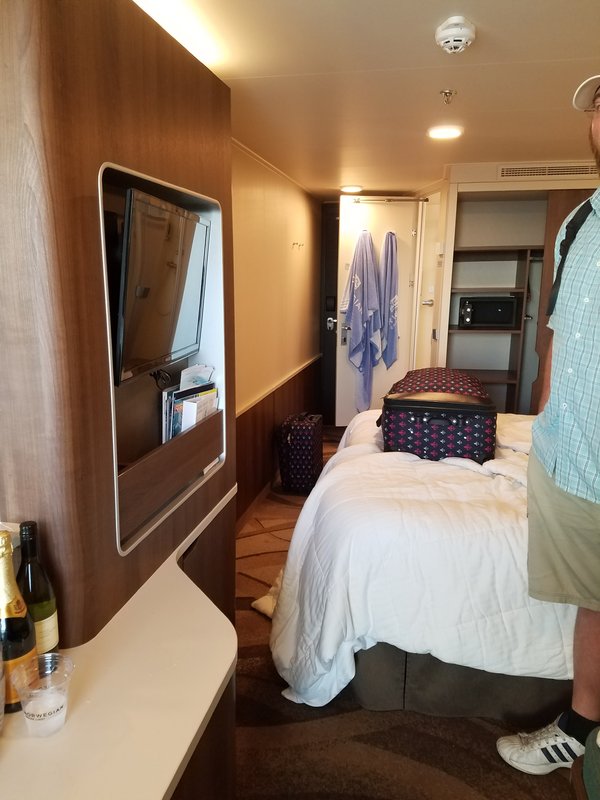 Family Balcony Stateroom, Cabin Category B4, Norwegian Escape