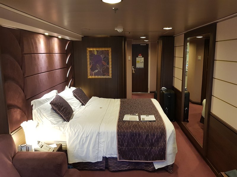 msc preziosa yacht club deluxe suite