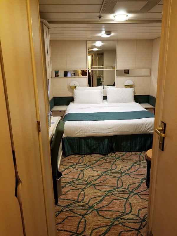 Large Interior Stateroom, Cabin Category SL, Vision of the ...