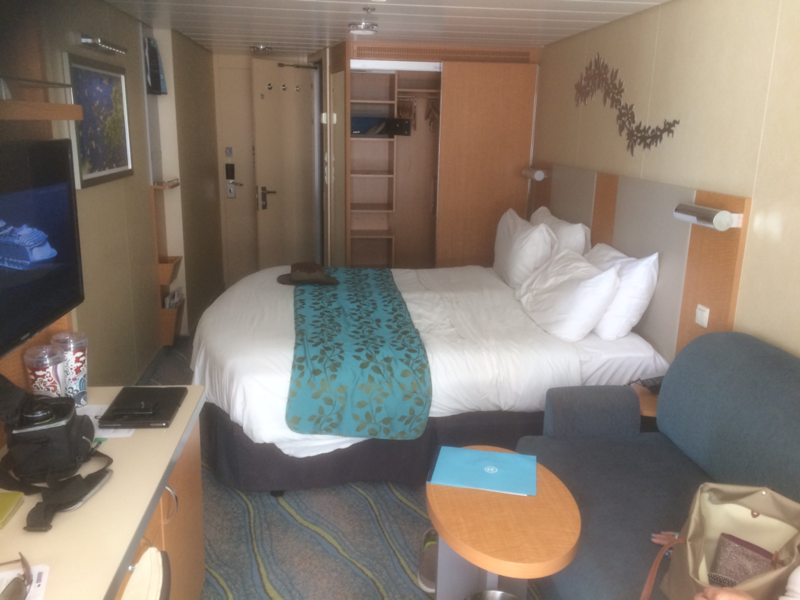 Boardwalk View Stateroom with Balcony, Cabin Category BV, Oasis of the Seas