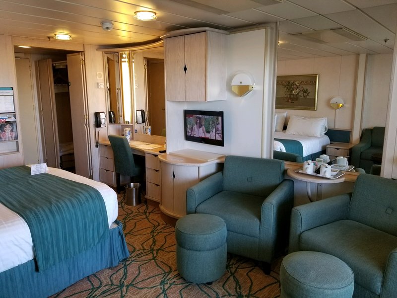 Suite 8098 on Rhapsody of the Seas, Category YU