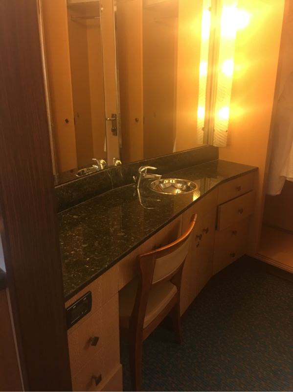 Suite 7284 on Carnival Magic, Category GR