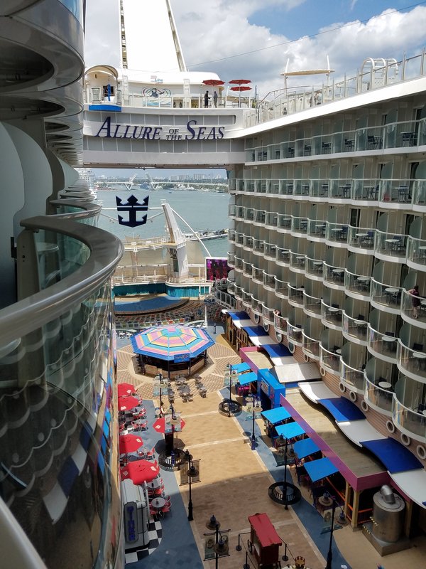 Balcony Cabin 12693 on Allure of the Seas, Category BW