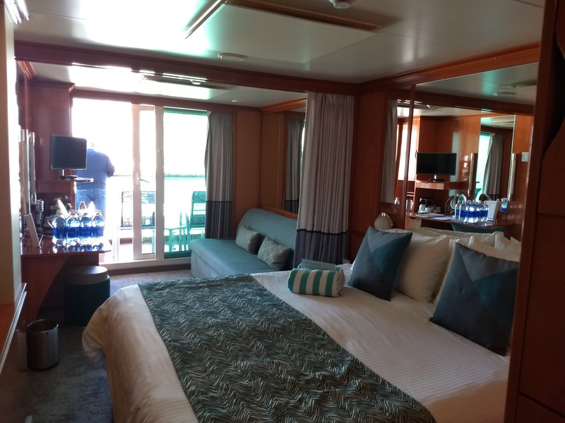 Mini-Suite with Balcony, Cabin Category QO, Norwegian Gem