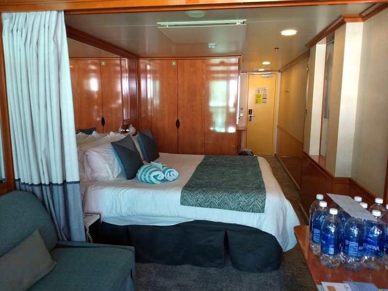 Mini-Suite with Balcony, Cabin Category QO, Norwegian Gem