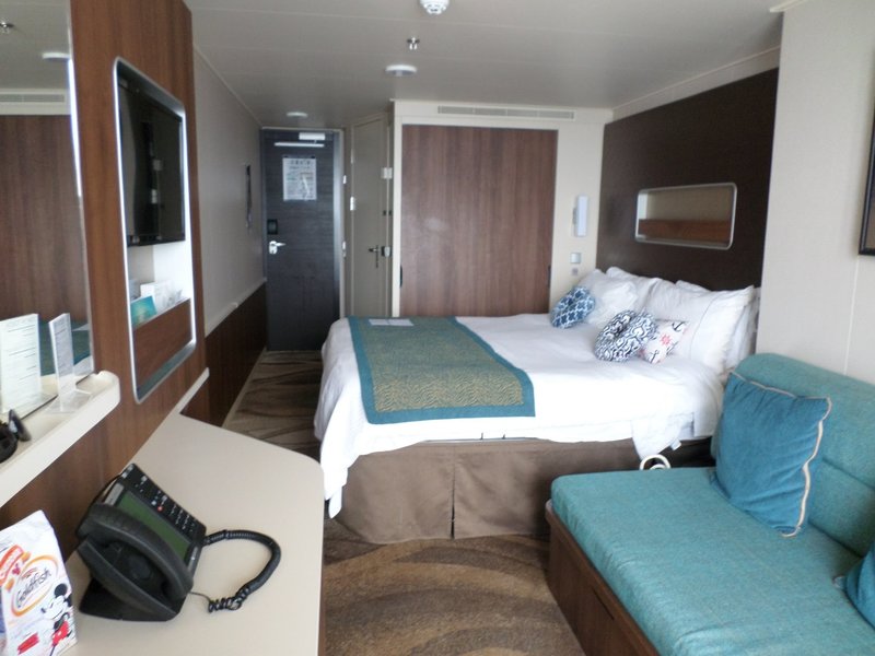 Spa Balcony Stateroom, Cabin Category B9, Norwegian Escape