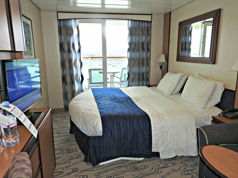 Deluxe Oceanview Stateroom with Balcony, Cabin Category E3, Jewel of ...