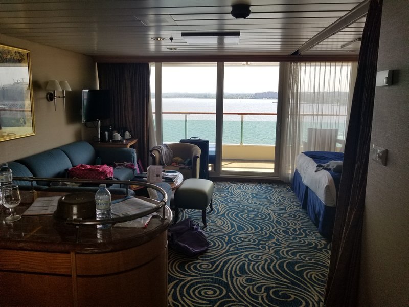 Suite 8010 on Grandeur of the Seas, Category GR