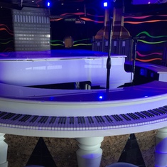 Piano bar