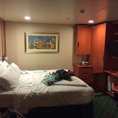 Interior room (it was perfectly clean, we had already flopped on the bed!)