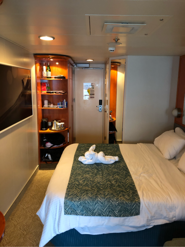 MidShip Balcony Stateroom, Cabin Category SU, Pride of