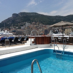 Monte Carlo relaxing in the Jacuzzi & pool