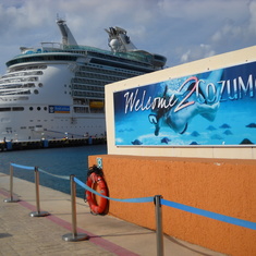 Cozumel sign w/ship in back