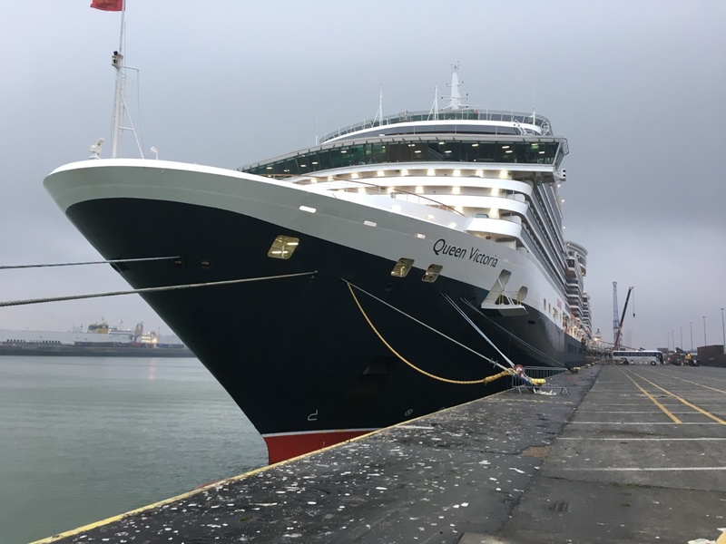 Queen Victoria Reviews and Photos