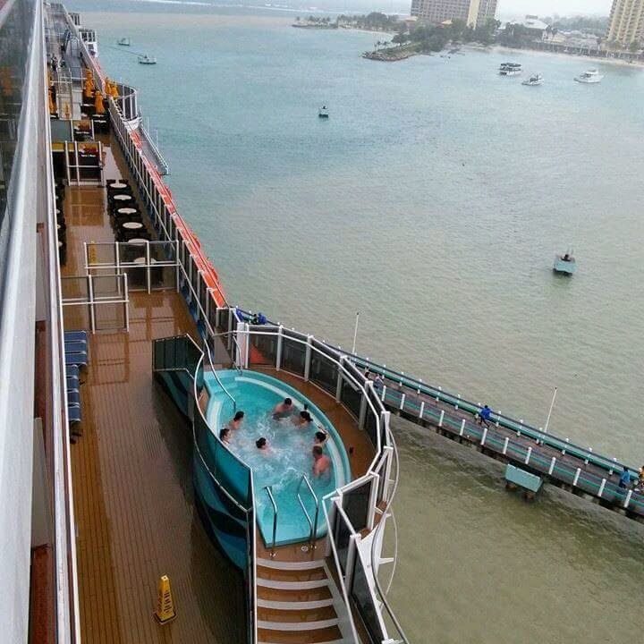 carnival breeze features        <h3 class=
