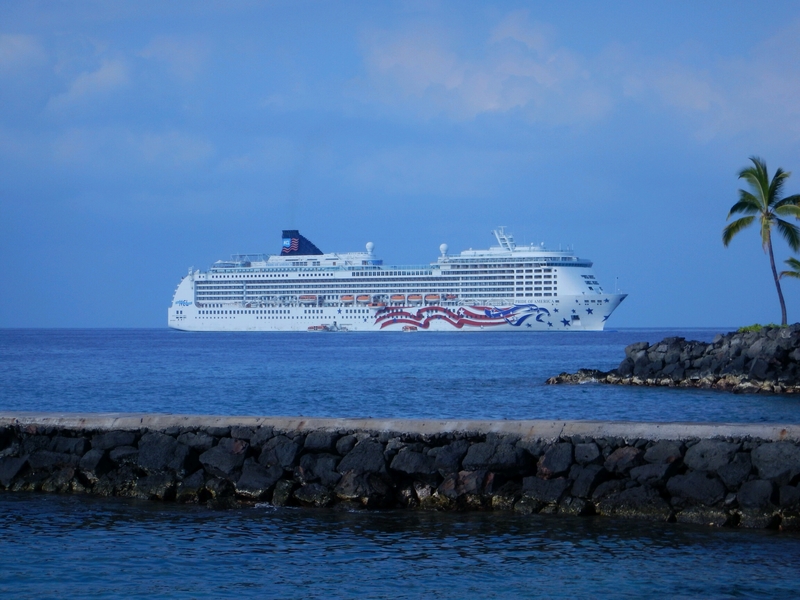 cruise ship in kona today