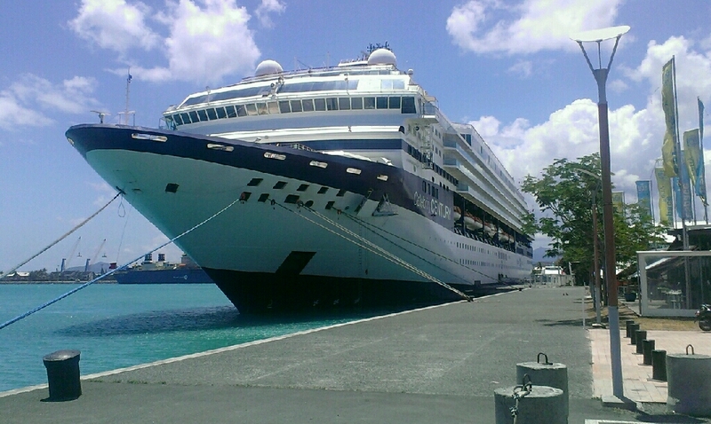 cruise ship dock noumea