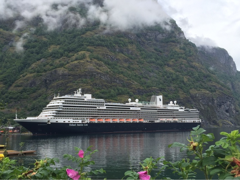 Koningsdam Reviews and Photos