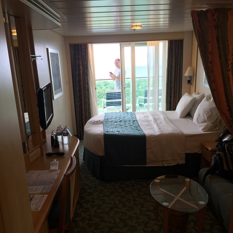 Balcony Cabin 9330 on Independence of the Seas, Category D1