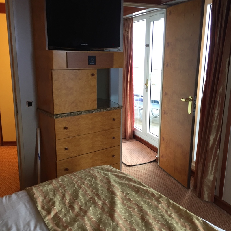 Vista Suite, Cabin Category VS, Carnival Legend