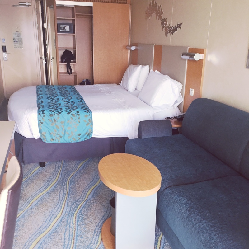 Superior Stateroom with Balcony, Cabin Category D2, Oasis of the Seas